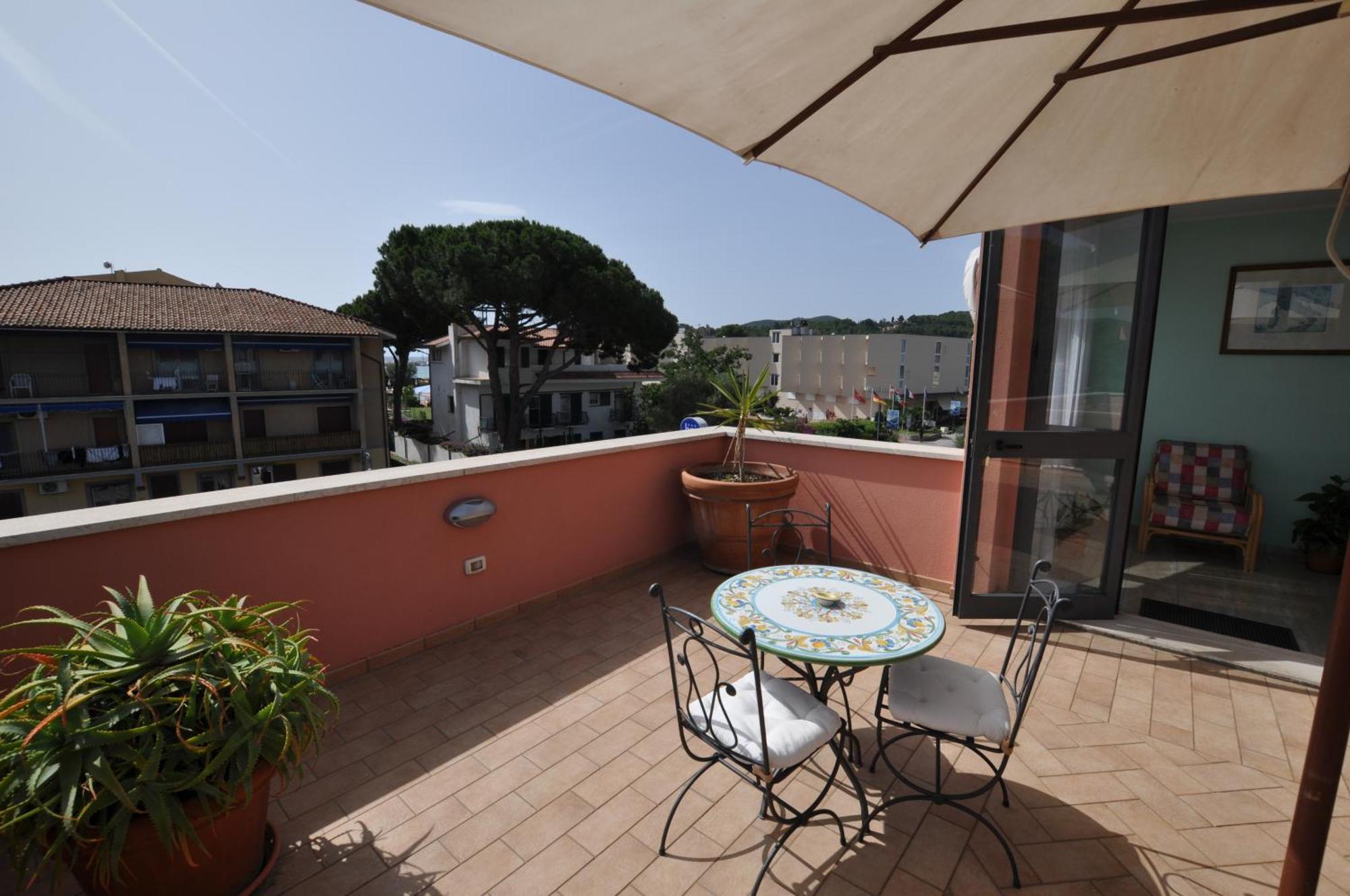 Hotel Mistral Marina di Campo Luaran gambar