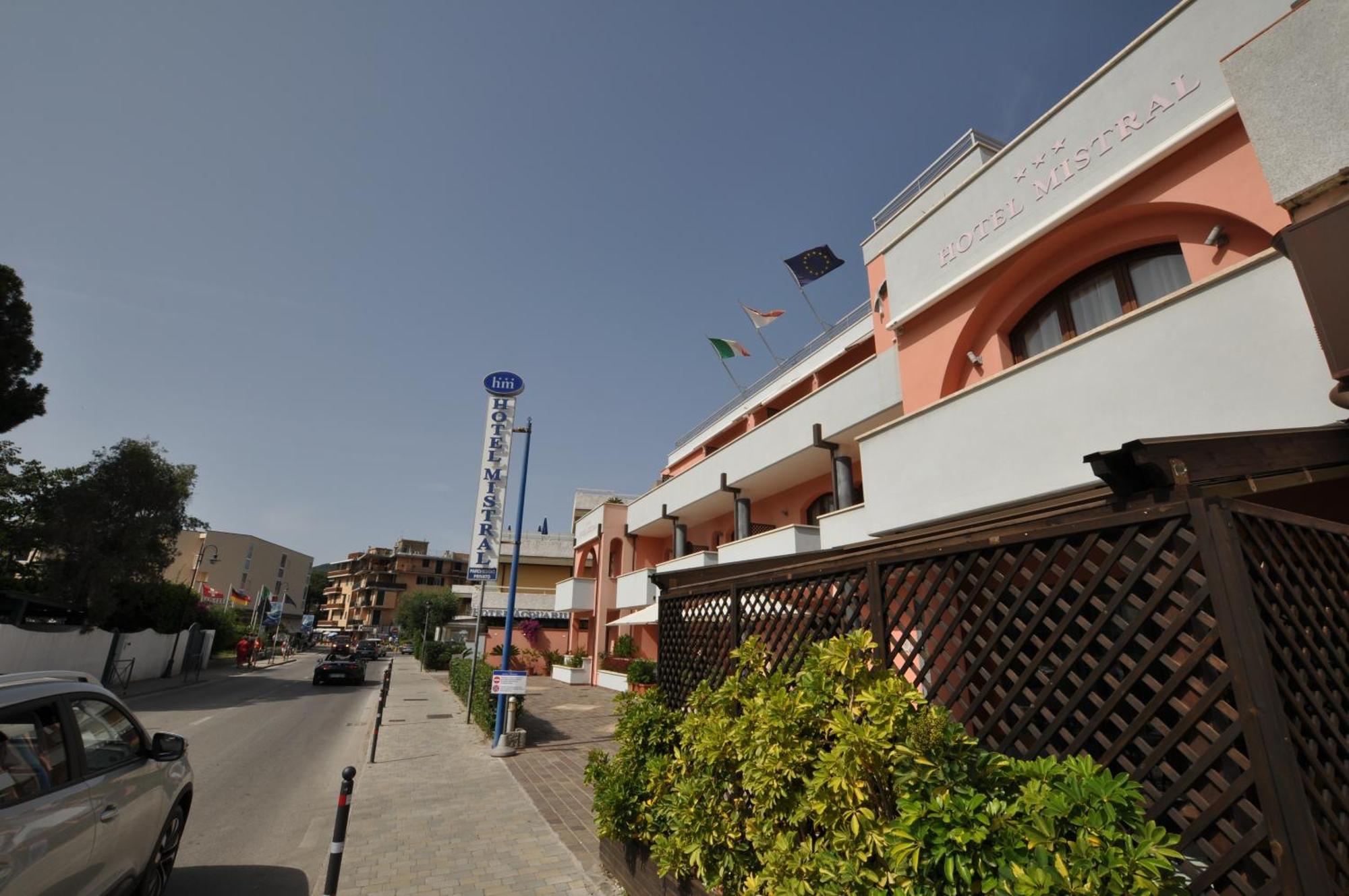 Hotel Mistral Marina di Campo Luaran gambar