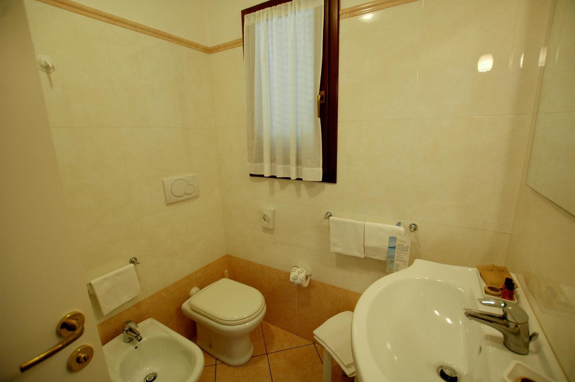 Hotel Mistral Marina di Campo Bilik gambar