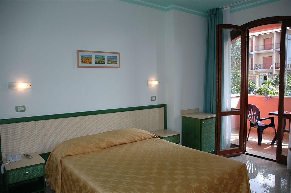 Hotel Mistral Marina di Campo Luaran gambar