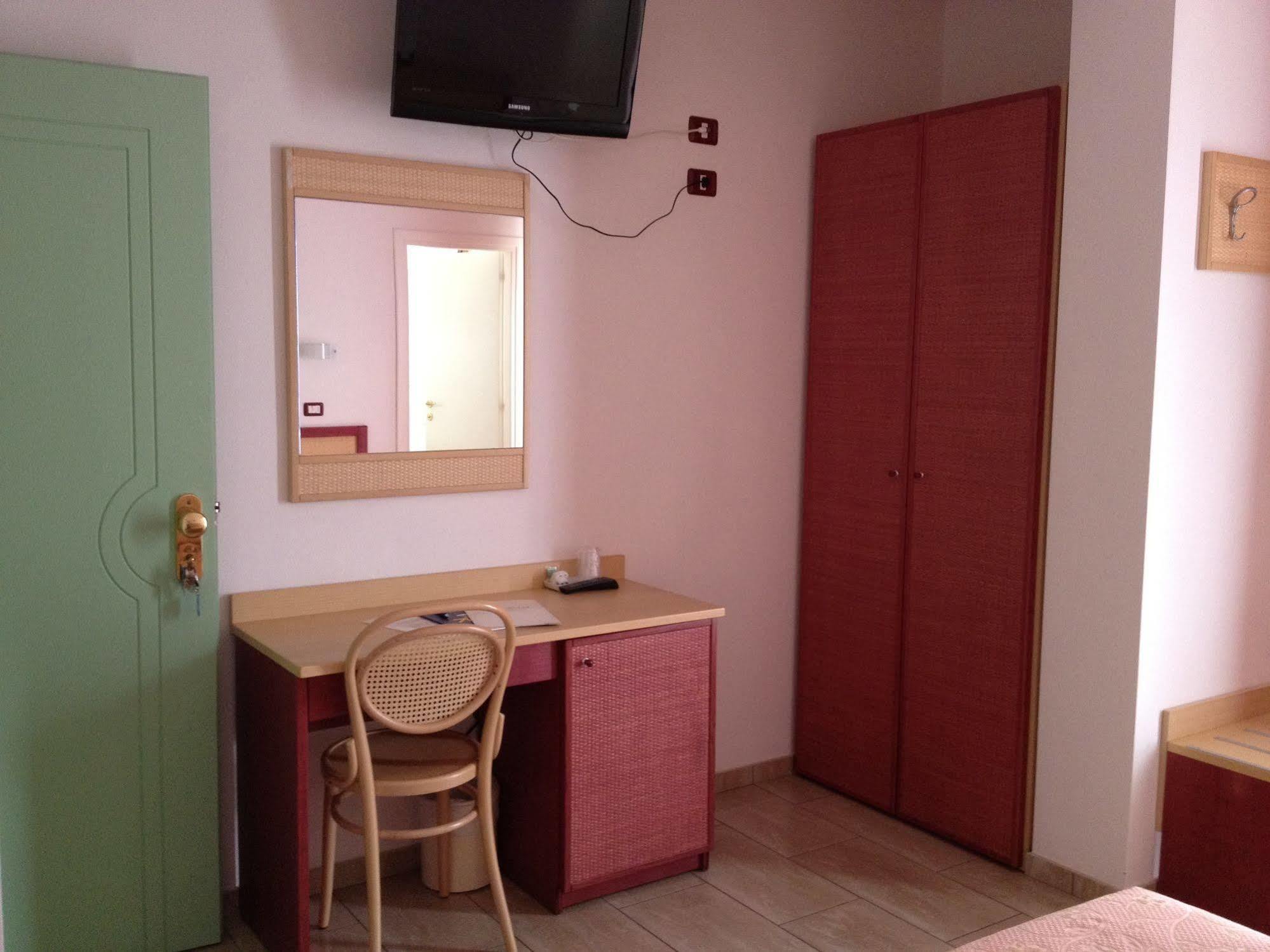 Hotel Mistral Marina di Campo Luaran gambar