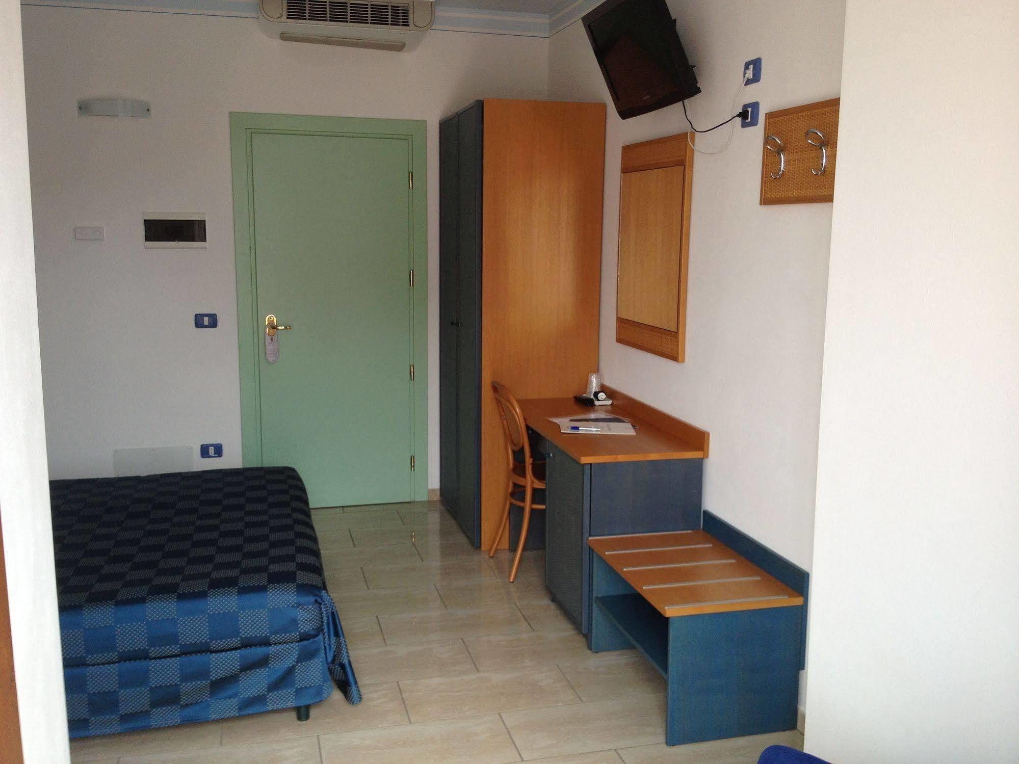 Hotel Mistral Marina di Campo Luaran gambar