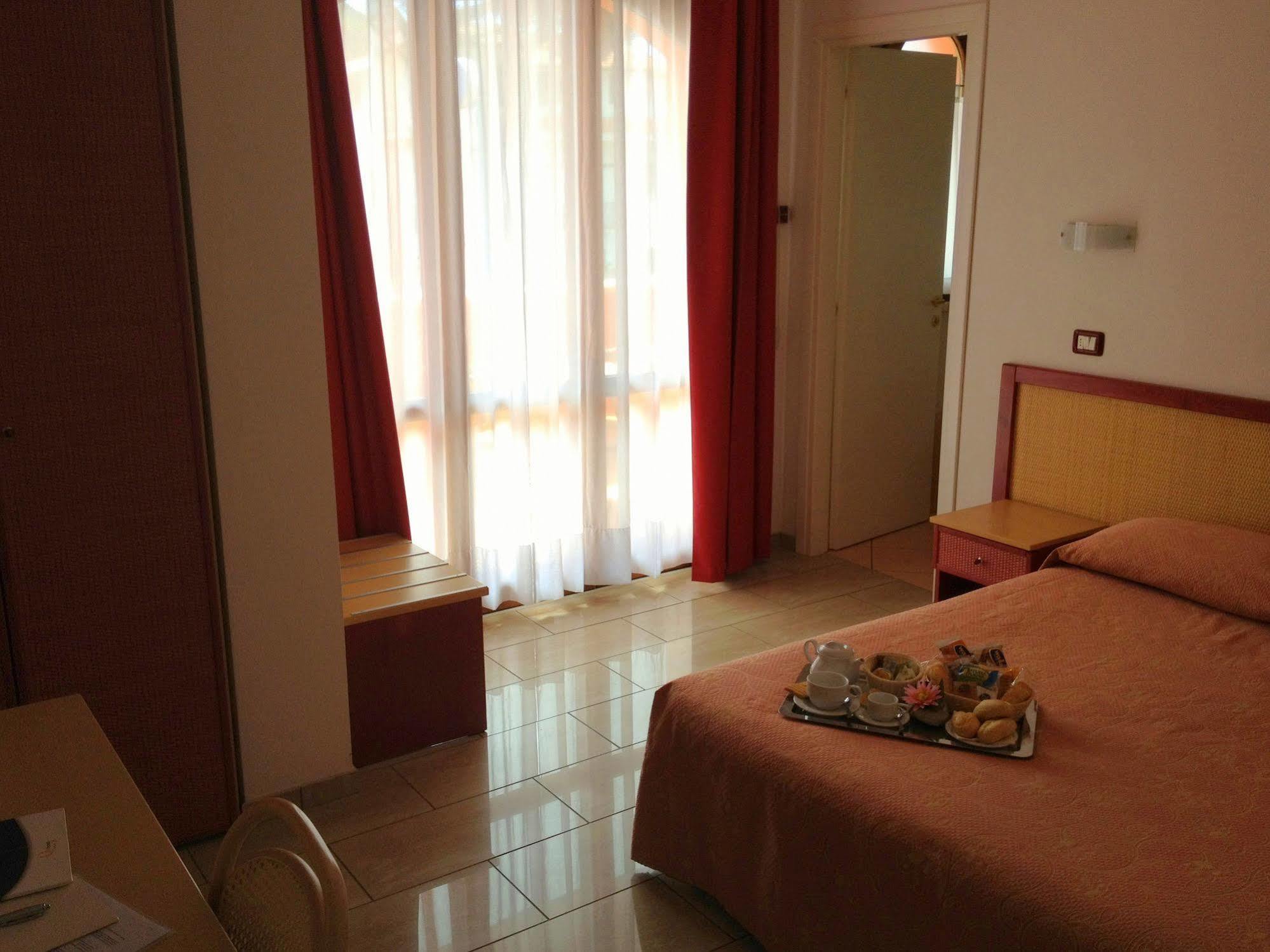 Hotel Mistral Marina di Campo Luaran gambar