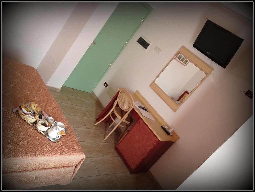 Hotel Mistral Marina di Campo Luaran gambar