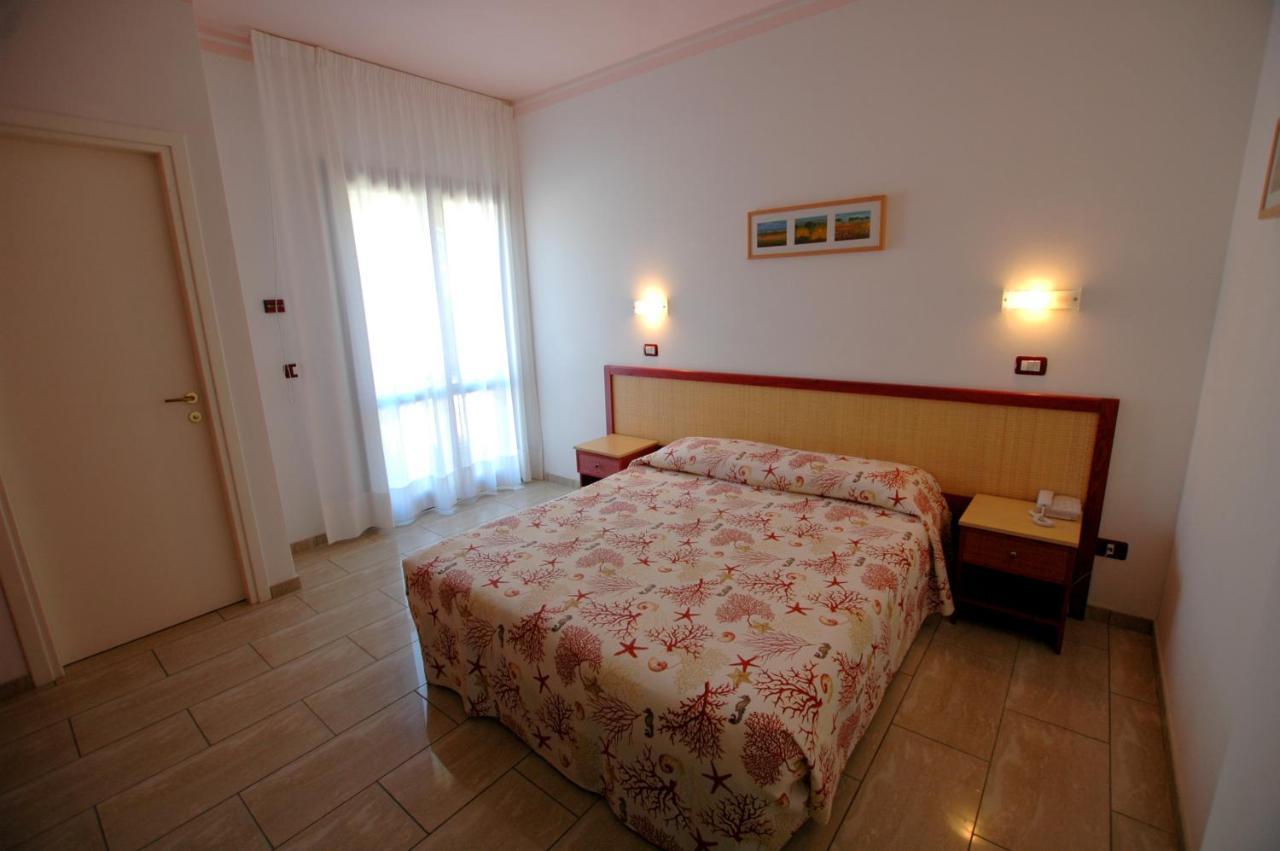 Hotel Mistral Marina di Campo Luaran gambar